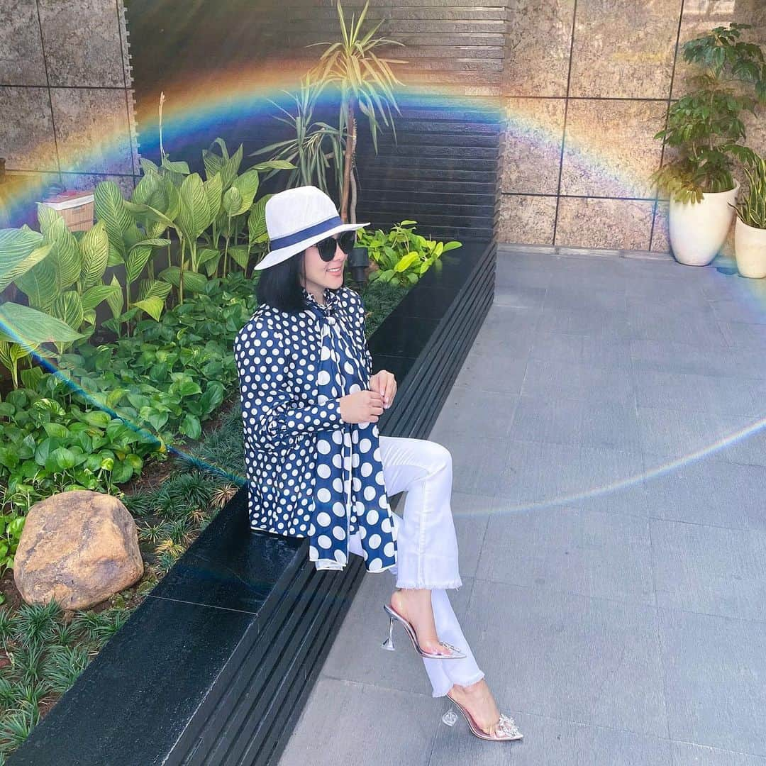 Syahriniさんのインスタグラム写真 - (SyahriniInstagram)「• It Takes Sunshine and Rain To Make A Rainbow !  _______________SYR______________  #PrincesSyahrini」10月22日 19時04分 - princessyahrini