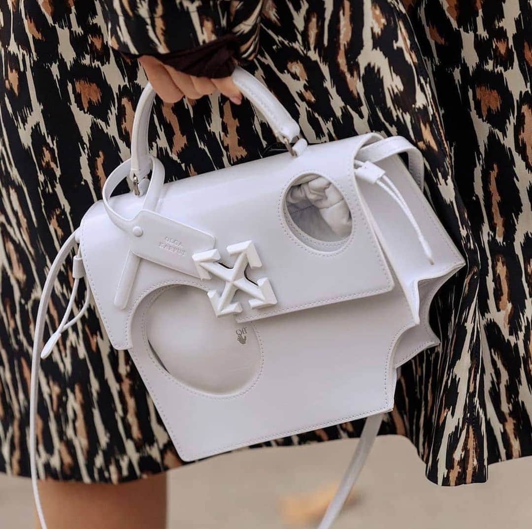 OFF-WHITE C/O VIRGIL ABLOHさんのインスタグラム写真 - (OFF-WHITE C/O VIRGIL ABLOHInstagram)「@okarput in ss20 women's Off-White™ meteor bag now exclusively available at off---white.com」10月22日 19時08分 - off____white