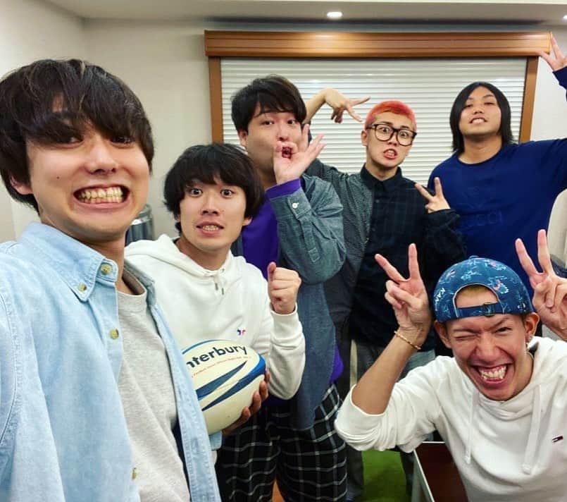 のインスタグラム：「おる溜りピース！！シャキーン！！」