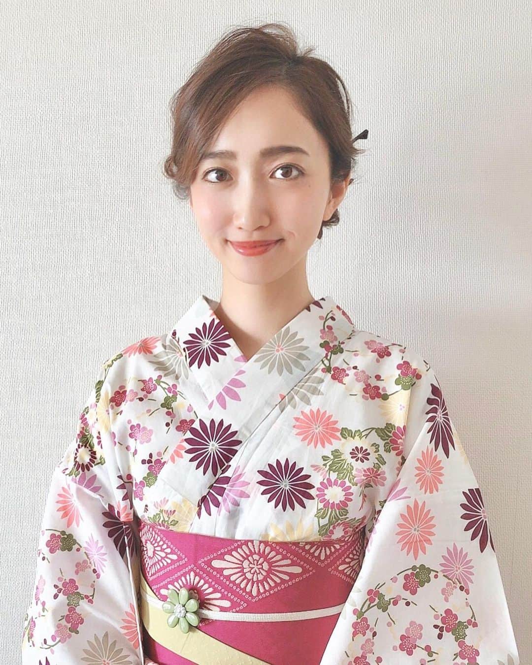 曲渕伊代のインスタグラム：「👘🇯🇵 11月17日(日)に銀座で行われる「日の丸フェスティバル パレードイベント」(@hinomarufes )に着物を着て、参加します！皆さん、一緒に参加しませんか？ (なんと女性は無料でお着物レンタルができます！) 参加を希望される方は、日の丸フェスティバルのHPからお申し込みください😌🍁 . #日の丸フェスティバル #日の丸 #フェスティバル #イベント #祭り #銀座 #銀ブラ #日比谷 #おしゃれ女子  #おしゃれ好き  #着物 #着物女子 #着物レンタル #着物コーディネート #着物ヘア」