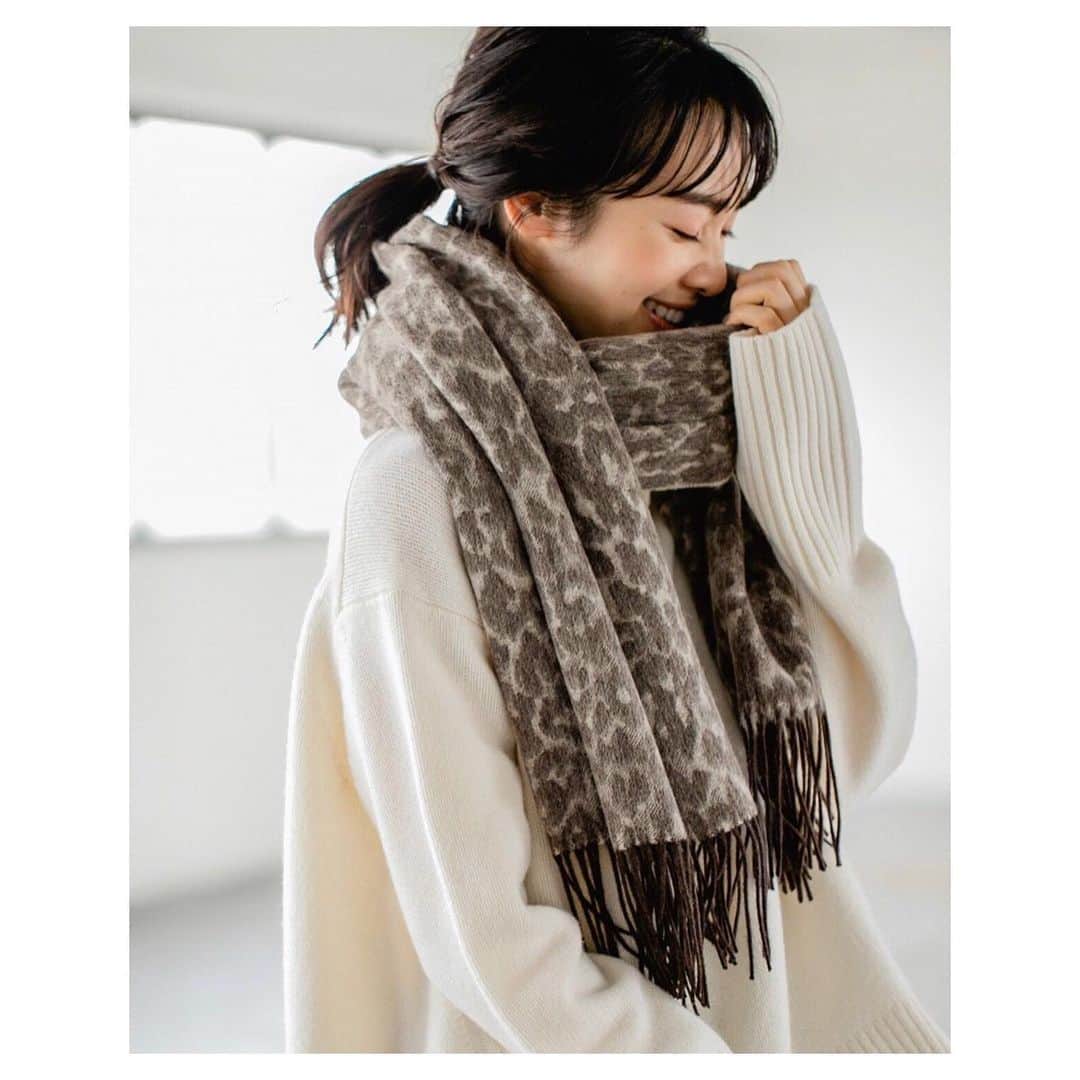のインスタグラム：「. My work. 『apart by lowrys』 →http://www.dot-st.com/m/apartbylowrys/index.jsp #brand #apartbylowrys #Adastria #dotst #アパートバイローリーズ #アダストリア #ドットエスティ →@apartbylowrys @dotst_official 寒くなってきたから・・・ 暖かアイテムでホッコリだね☺︎♡ #Japan #Tokyo #work #fashion #girl #ladies #woman #akework #akeapart #撮影 #ファッション #コーディネート #お仕事のあがり #感謝 #model #satorujapan #akemigondo #モデル #サトルジャパン #権藤朱実 →@satorujapan_official @akemigondo ☑︎プロフィールのリンクにて、blog更新中☺︎ My blog『ake photo』 →http://ameblo.jp/akemi-gondo/」