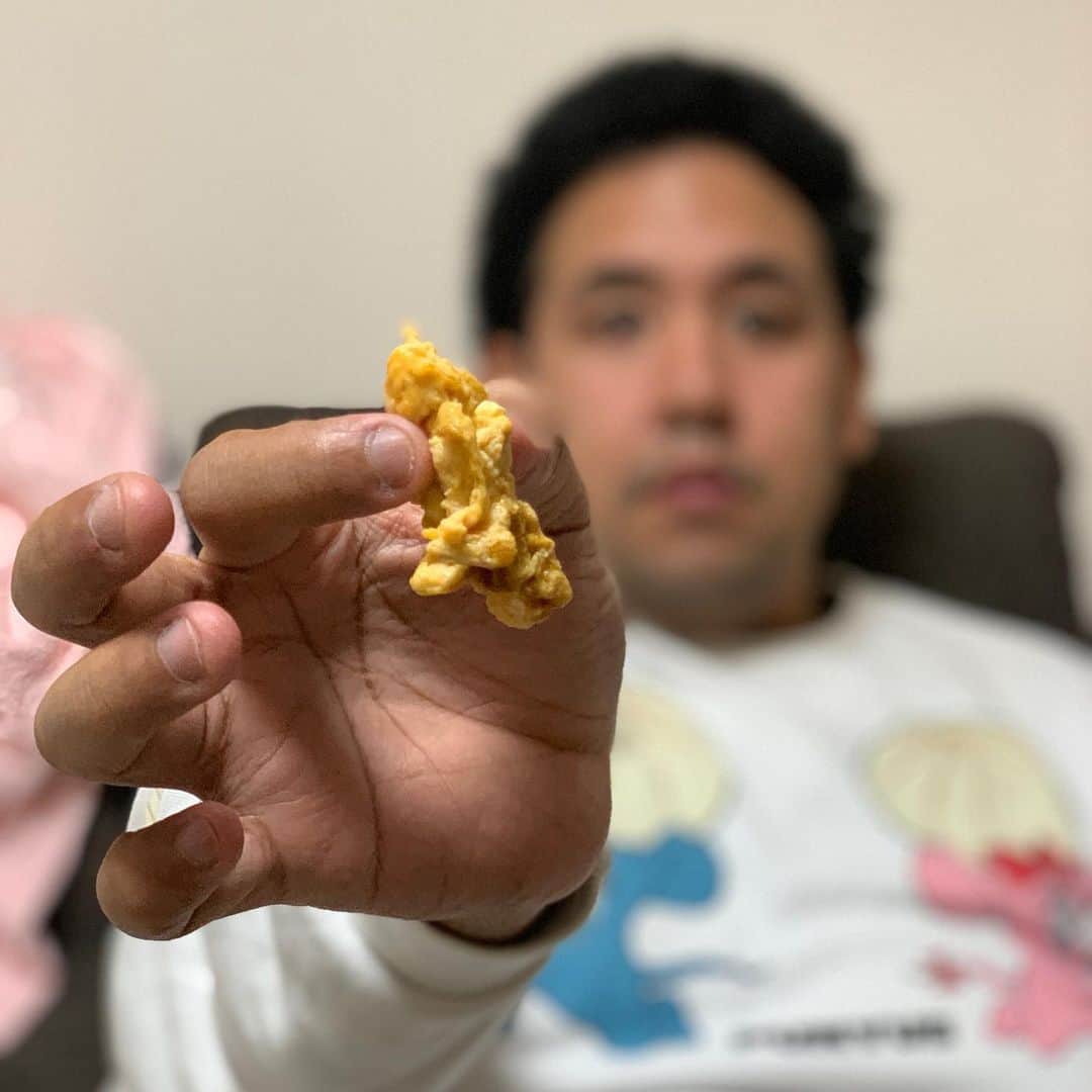 マービンJr.のインスタグラム：「#一口いる？ #あーん #いらないの？ #いらないなら食べちゃうよ  #スクランブルエッグ #絶対いらない」