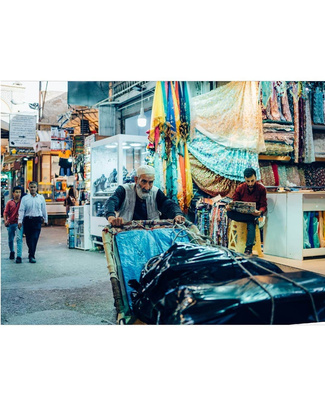 VuTheara Khamさんのインスタグラム写真 - (VuTheara KhamInstagram)「Shiraz, Iran (2019) ❤️🇮🇷 It's a series of pictures taken in Shiraz around the Bazaar, focus candid shot and street photography. . @feeliran #letsfeeliran #iran #irantravel #streetphotograhy #fromstreetswithlove #capturestreets #streets_storytelling #grainisgood #zonestreet #lightbox #gf_streets #streetdreams #streetphotographyworldwide #hcsc_street #aspfeatures #streetphotographersmagazine #cobblescope #bestofstreet #streethoney #lifeframer #street_is_life #in_public_collective #everybodystreets #friendsinprofile #lensculture_streets #aboutstreetphotography #photoobserve #lensculturestreets #spicollective #streetleaks」10月22日 19時36分 - vutheara