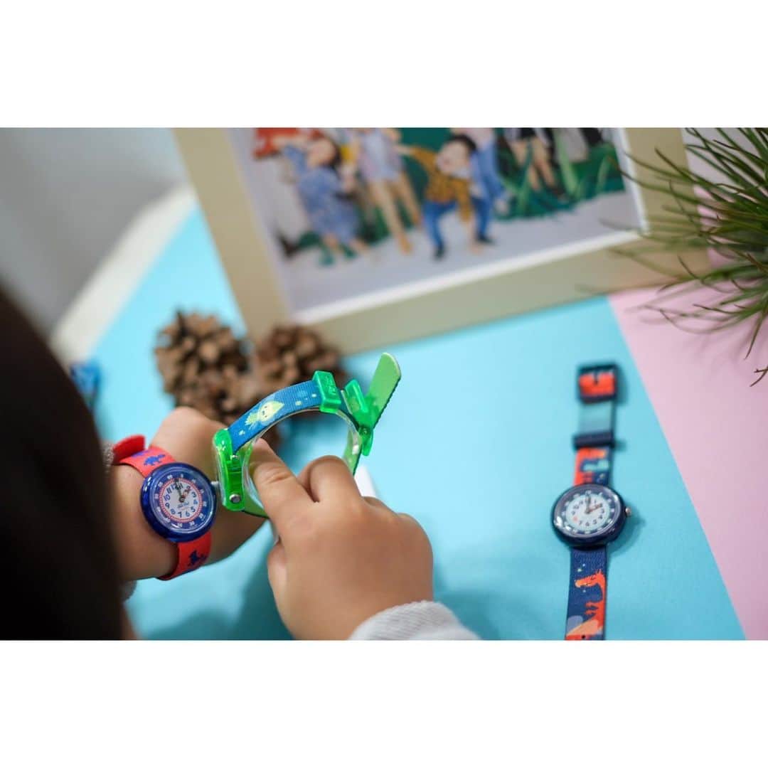 Ai.tさんのインスタグラム写真 - (Ai.tInstagram)「. 今日は @flikflak のイベントに参加してきたよー❤️ . とにかく楽しいイベントで親子共々大満足😍❤️ . flikflakの腕時計、子どもに分かりやすく見やすくなってて時計を見る楽しみも増えるから本当びっくり😭 . しかも、flikflakのアプリがあってそれは時計のお勉強ができるから渚はすごく夢中になってたし、我が家もタブレットにダウンロード🙆‍♀️ 昊也も自分の時計みながら考えてやっててびっくりした🙄💓 . 腕時計本当おススメです💁‍♀️ . . @yukikuu96 さんたちにも会えて嬉しかった💓 一緒に行ってくれた妹たちにも感謝😭🙏 . #flikflakwatch  #flikflakfamily  #flikflak」10月22日 19時42分 - ngs.rky.kuy