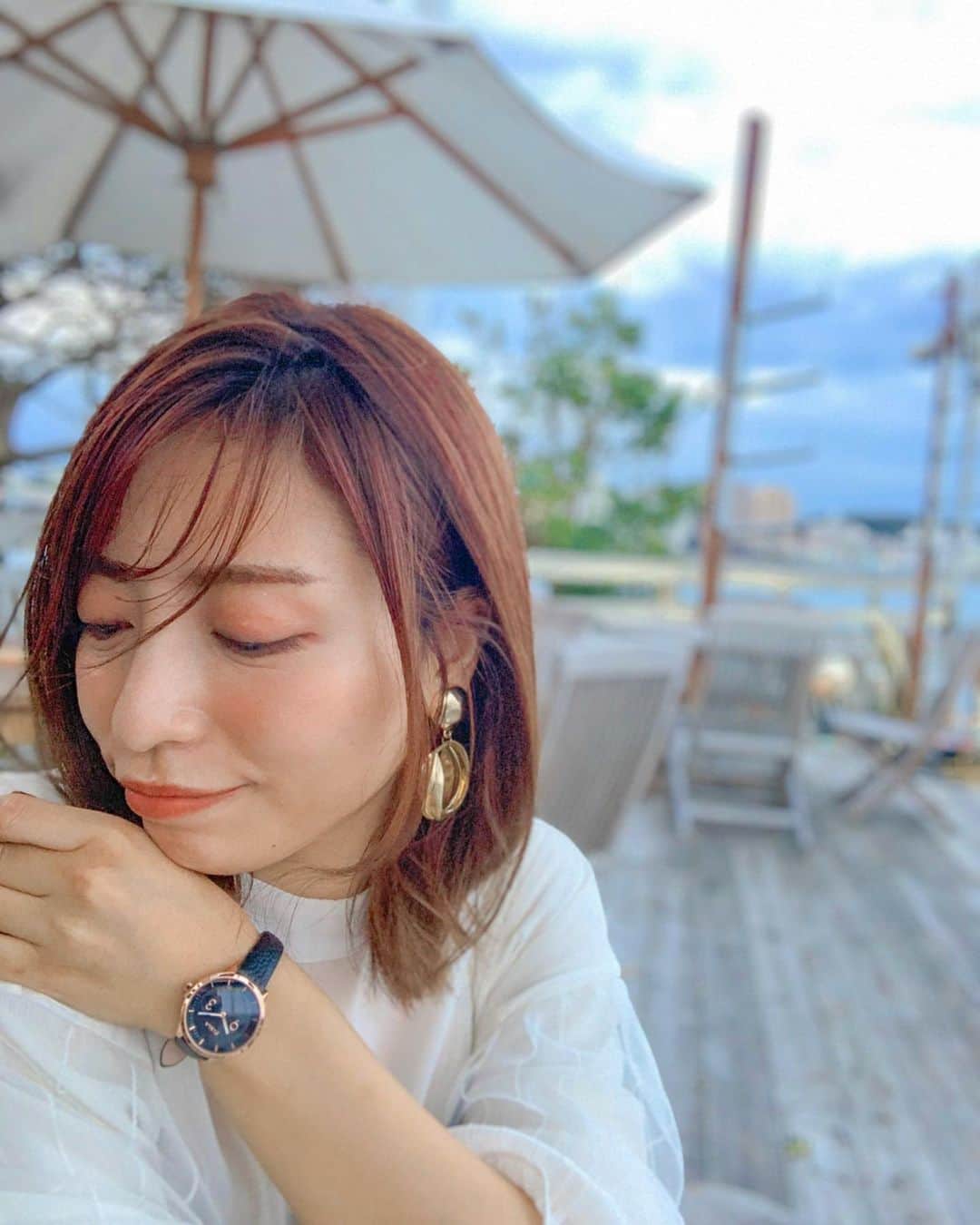 和希詩織さんのインスタグラム写真 - (和希詩織Instagram)「🏝🍹⌚️#enoshima #suncafe #suncafeparadise . . . この前の江ノ島デートで行った穴場カフェ☕️ サンカフェパラダイス🏝海が一望できるテラス席最後👏💯 . . オシャレしてきて良かった😋 モノトーンで#レイヤード 最近お気に入りで褒められるのが #FURLA のブラックメトロポリス🧡⌚️ . . シンプルでコーデがカチッと決まるから重宝するし なんてったってこの文字盤が可愛い😍❤️ 腕時計すき☺️ 集めるのも👏 . . . たまに遠出の#お出かけ　よきだなぁ〜😋 来月は🏕💕 楽しみすぎる👏 . . . . . . .  @the_platinum_select  #theplatinumselect#furla#furlawatch#フルラ#フルラ時計#メトロポリス#江ノ島#お出かけスポット #カフェ巡り #海が見えるカフェ」10月22日 19時57分 - kazukishiori