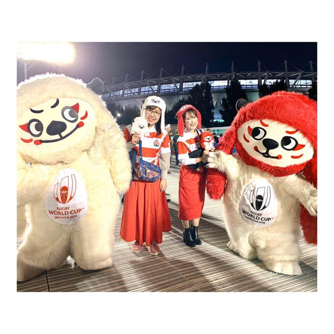 峰麻美さんのインスタグラム写真 - (峰麻美Instagram)「にわかラグビーファン兼レンジーガチ勢🏉❤️ #rugby #rugbyworldcup  #rwc2019  #rwc東京 #jpnvrsa  #reng #japan #braveblossoms  #ラグビー日本代表 #レンジー #braveを届けよう  #レンジー課金 @reng_rwc2019」10月22日 20時04分 - asaaaaami.0702