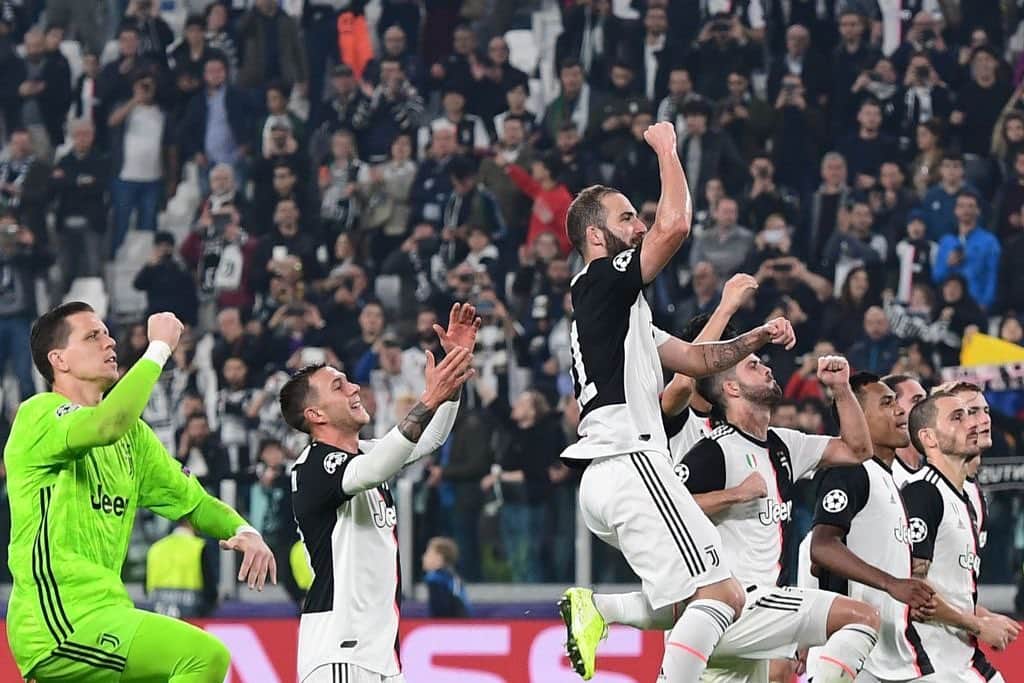 フェデリコ・ベルナルデスキのインスタグラム：「Fino alla fine, perchè siamo la Juventus e non molliamo mai.  #JuveFCLM #JuveUCL」