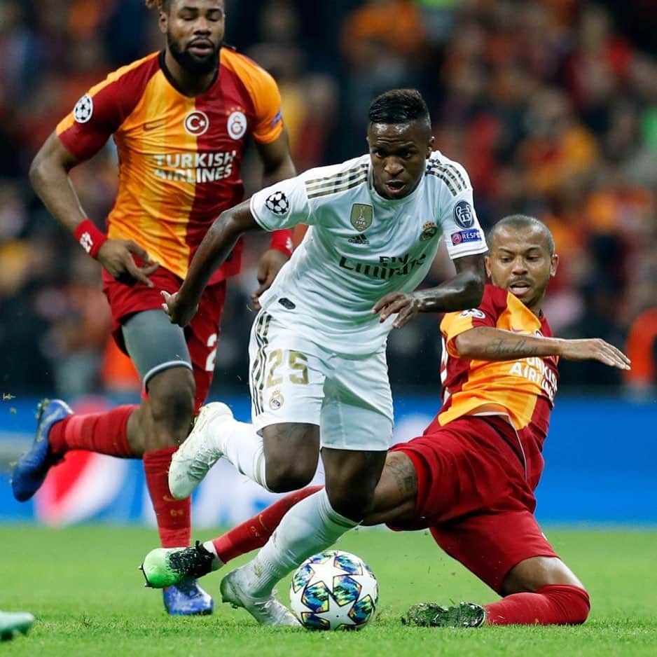 ヴィニシウス・ジュニオールのインスタグラム：「Vamos REAL! ⚽️ #UCL」