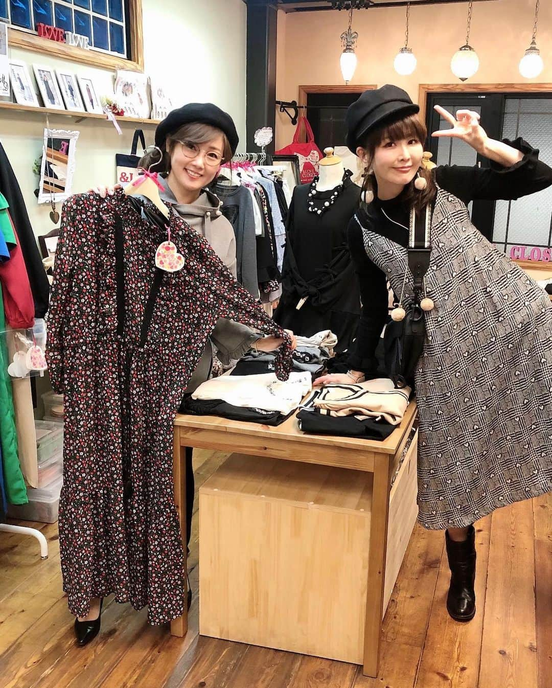 吉永愛さんのインスタグラム写真 - (吉永愛Instagram)「@ando.masami  ちゃんのお店、 &LOVE CLOSET @andlovecloset でショッピング♥️ @billsjapan でお誕生日のお祝いもしてもらいました❣️ありがとう〜✨@masamidesign_gujuguju  @andlove.ando  #andlove #andlovecloset #ランチ #女子会 #ファッション #outfit #qvc #原宿 #ショッピング」10月23日 7時14分 - a.i.yy