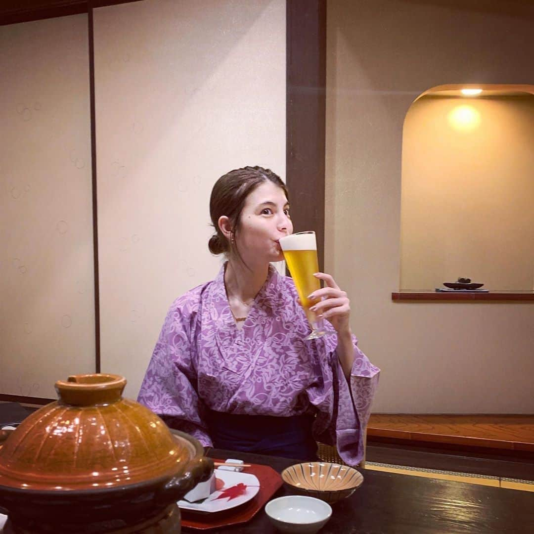 マギーさんのインスタグラム写真 - (マギーInstagram)「お仕事ですけど、いやされ旅してます🥺♨️ #ビール飲んでると見せかせて #マネージャーさんの一口だけ笑」10月22日 22時21分 - maggymoon