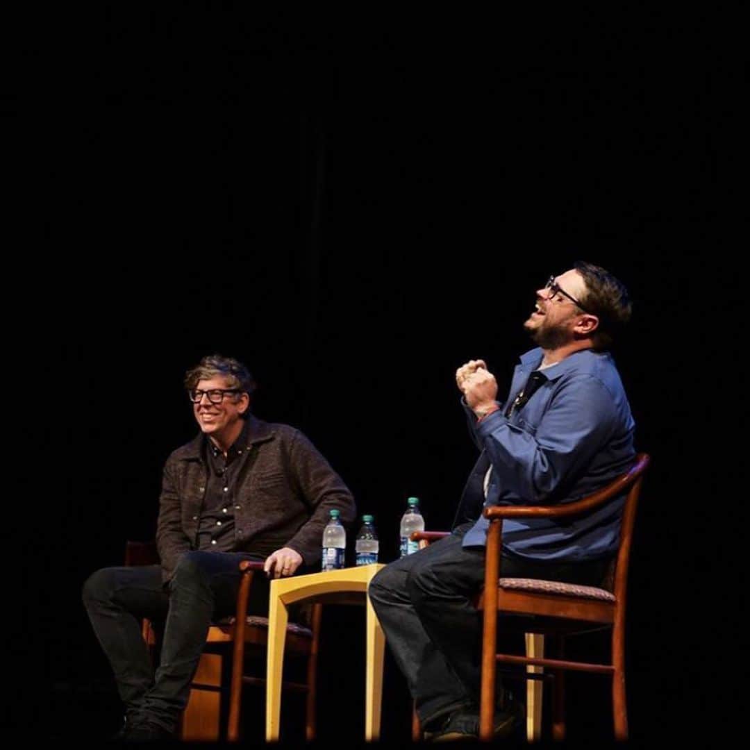 ミシェル・ブランチのインスタグラム：「This photo sums up last night. Lots of laughter as @officerpatrickcarney and Chef @hseanbrock discussed his essential new book on southern cooking, appropriately titled South. I’m drinking coffee and reading it now, dreaming of Ice Cream Rice for breakfast or maybe I’ll tackle these biscuits. Buy the book and catch him on his book tour in a city near you. Tonight, Chicago. 📸 by @raydipietro」