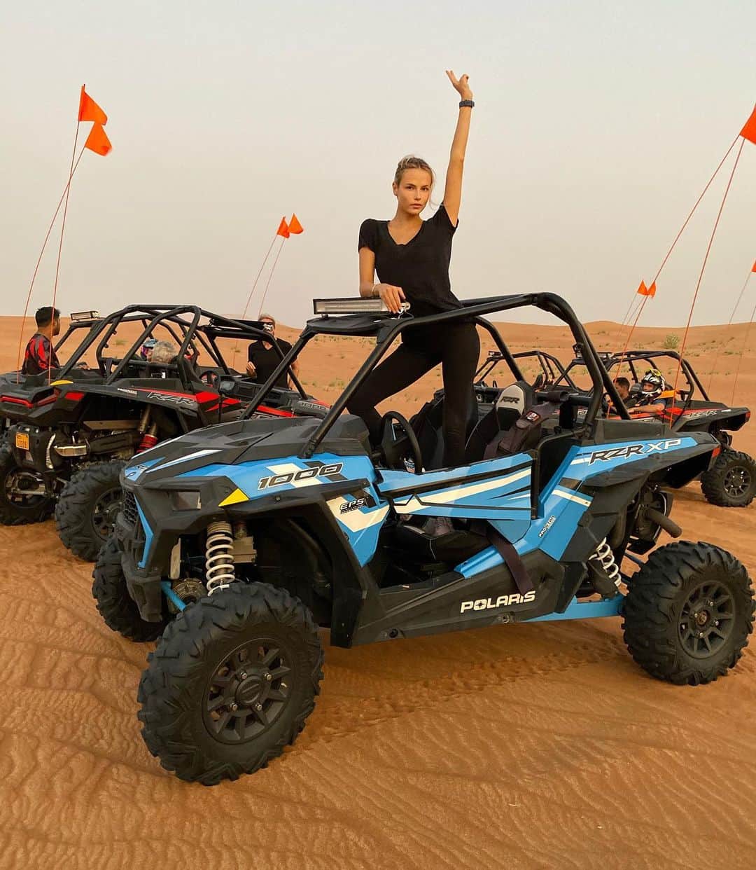 ナターシャ・ポーリーのインスタグラム：「Another Amazing Experience With @sark_kot 😎Thanks For Bringing Us For A Desert Adventure! What Are We Going To Do Next?? 🚀🛸」