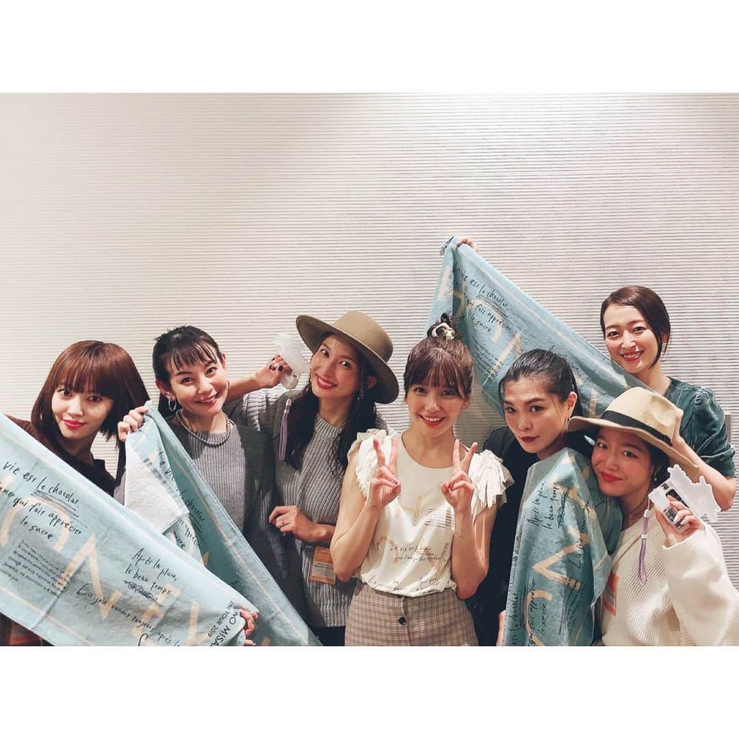 上野なつひのインスタグラム：「宇野ちゃんのLIVE TOUR 2019-Honey story-皆で行ってきた🍑 サイコーに可愛くて更に美しくなったバージョンアップした宇野ちゃんでした💕 so cute😚 #宇野実彩子 #honeystory  #久々に会えてうれぴ」