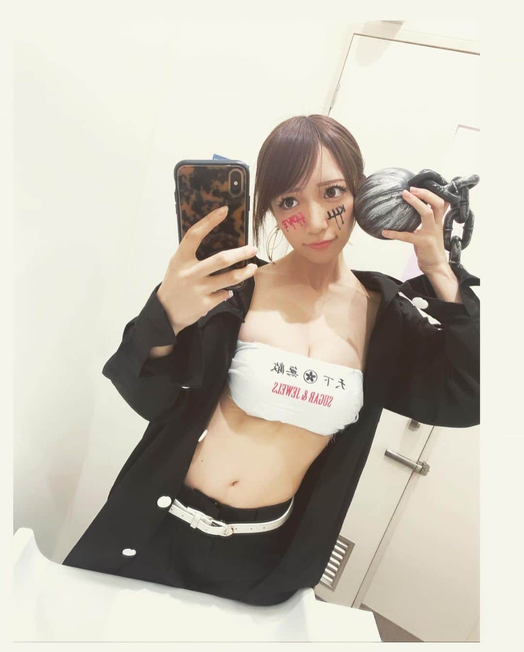 清水あいりさんのインスタグラム写真 - (清水あいりInstagram)「ゴミは拾う、座り込まない、人が通りやすいように窓に張り付く、プラスチックの鉄球を持つ。 #令和のたむろの仕方」10月22日 22時53分 - shimizuairi