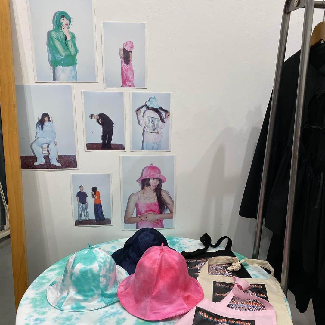 高橋愛さんのインスタグラム写真 - (高橋愛Instagram)「天才と❤️ ㅤㅤㅤㅤㅤㅤㅤㅤㅤㅤㅤㅤㅤ ㅤㅤㅤㅤㅤㅤㅤㅤㅤㅤㅤㅤㅤ irojikakeの展示会へ。 可愛いし カッコいいし 面白いし そんでもってお洋服まで作るなんて 天才じゃない？ ㅤㅤㅤㅤㅤㅤㅤㅤㅤㅤㅤㅤㅤ #丸ちゃんカメラ ㅤㅤㅤㅤㅤㅤㅤㅤㅤㅤㅤㅤㅤ 可愛かったな♡ 届くの、楽しみっっ」10月22日 22時55分 - i_am_takahashi