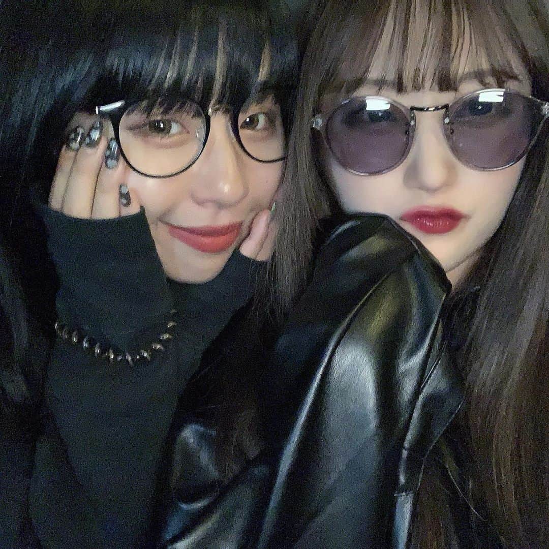 おもてちゃんのインスタグラム：「. 最近よく見る組み合わせね👩‍❤️‍💋‍👩」