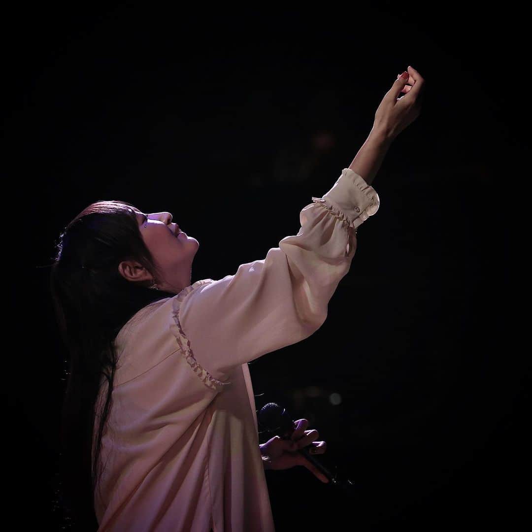 KOKIAのインスタグラム：「@Billboardlive osaka  #tokyo #japan #japon #kokia #photography #歌手 #コキア #insta #art #beautiful #picoftheday #follow #女性 #ソングライター #photooftheday #woman #jmusic #ボーカリスト #singer #songwriter #jpop #vocalist #voice #声 #ライブ #live #綺麗 #日本 #billboard」