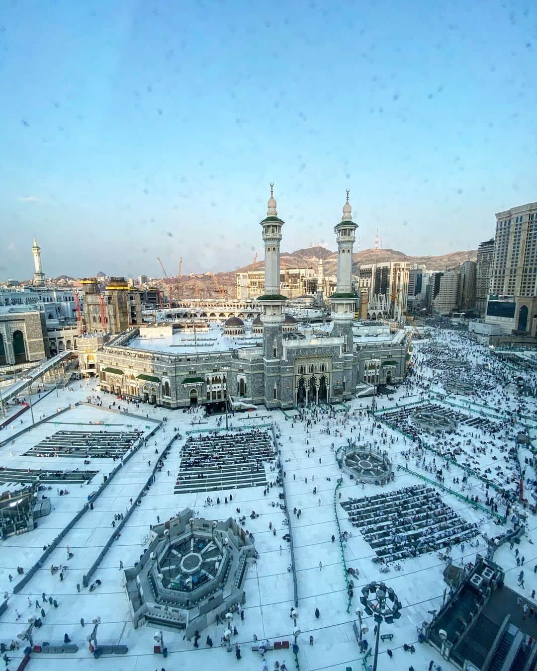 Ivan Gunawanさんのインスタグラム写真 - (Ivan GunawanInstagram)「. Bismillahirrahmanirrahim. Finally arrived at Mecca. Alhamdulillah I’m so blessed to have another chance to go to Umroh with @berdikaritour . I hope everything goes well. Aamiin Ya Rabbal Alaamiin . . . #ivangunawan #ibadahumroh #bismillah #alhamdulillah」10月22日 23時20分 - ivan_gunawan