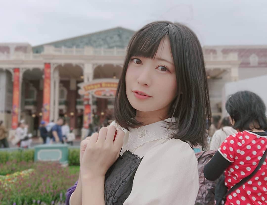空野青空のインスタグラム：「. . 先日っ！ディズニーランドに行ってきました〜(∩´∀`∩)🐭🎡🎠🏰 . . ディズニーガチ勢のお友達が素敵なおべべを貸してくれたの🥺💕 プリンセスになれてうれしかった♡♡ . . また行きたいなぁ(Ｕ ∩'ᴗ'///Ｕ) . . . #ディズニーランド #disneyland #dハロ #dハロ仮装 #tokyodisneyland #東京ディズニーランド #コスプレ #cosplay #ハロウィン #halloween #仮装 #プリンセス #シーハニ #secrethoney #眠れる森の美女 #あおねコス #aonyan #aoneko #あおにゃん #空野青空」