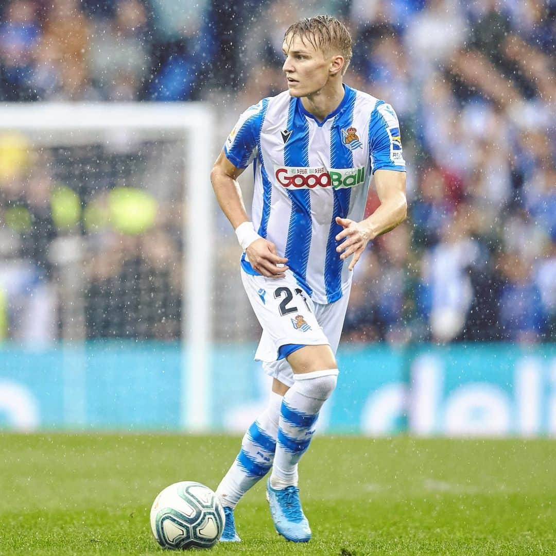 LFPさんのインスタグラム写真 - (LFPInstagram)「Describe @odegaard.98 in one emoji... 😏 • #Odegaard #RealSociedad #LaLiga #LaLigaSantander #Talent」10月22日 23時30分 - laliga