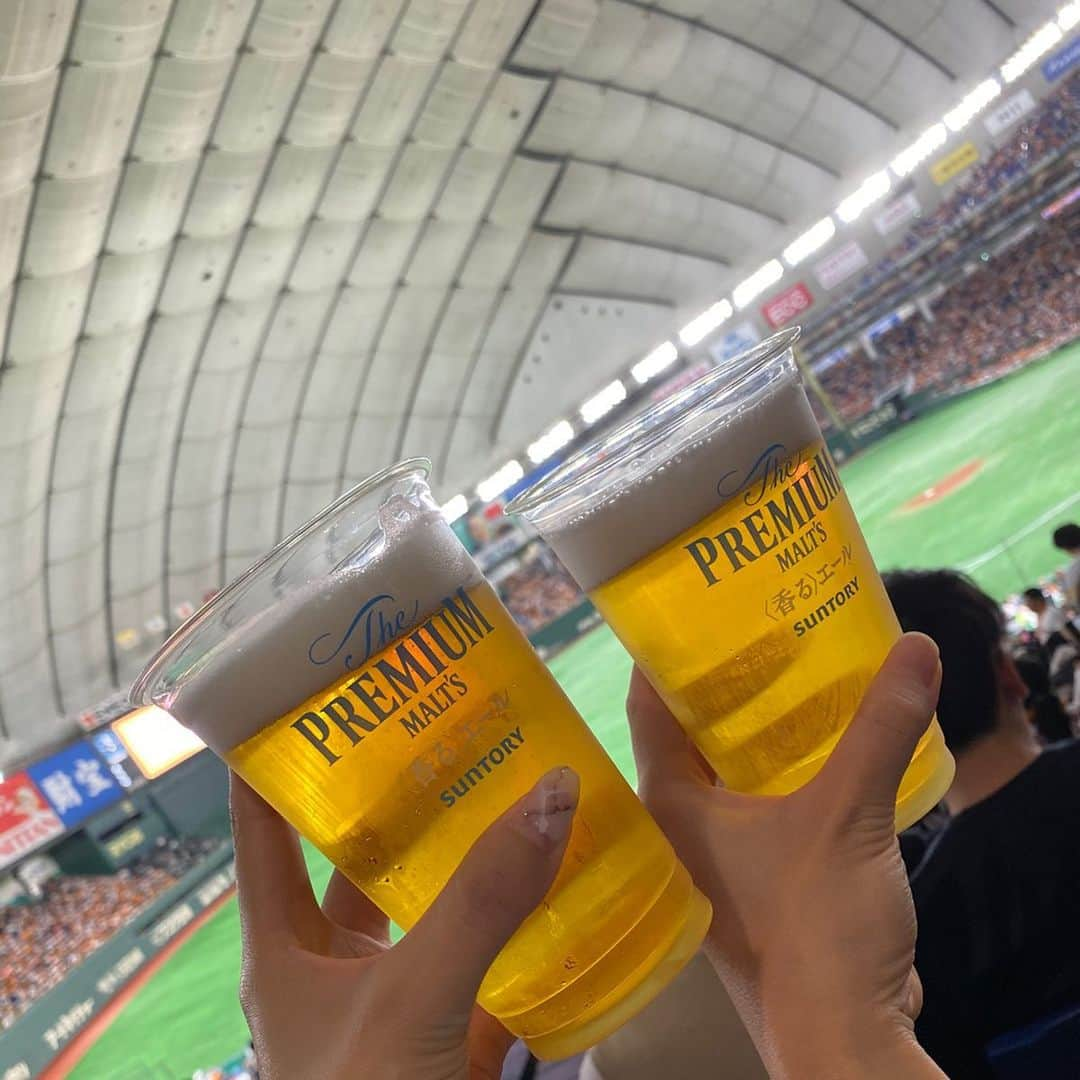 大寺かおりさんのインスタグラム写真 - (大寺かおりInstagram)「ソフトバンクホークス 日本シリーズ3連勝！！ 3年連続日本一まであと１勝！！ #この空間にいられて幸せ #隣の席のみなさん #ホークスファンで良かった #勝つって最高 . . . #プロ野球 #日本シリーズ #福岡ソフトバンクホークス #日本一に王手 #奪sh #東京ドーム #すごい熱気でした #fukuoka #sbhawks #野球好き #喜び爆発 #皆さんで集合写真 #ホークスファンで良かった☺️」10月22日 23時45分 - kaori_ootera