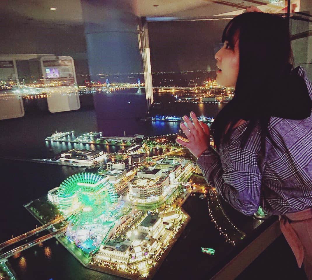 大森美優のインスタグラム：「わーー。笑笑 下の観覧車がとても綺麗でした! #みなとみらい  #ランドマークタワー」