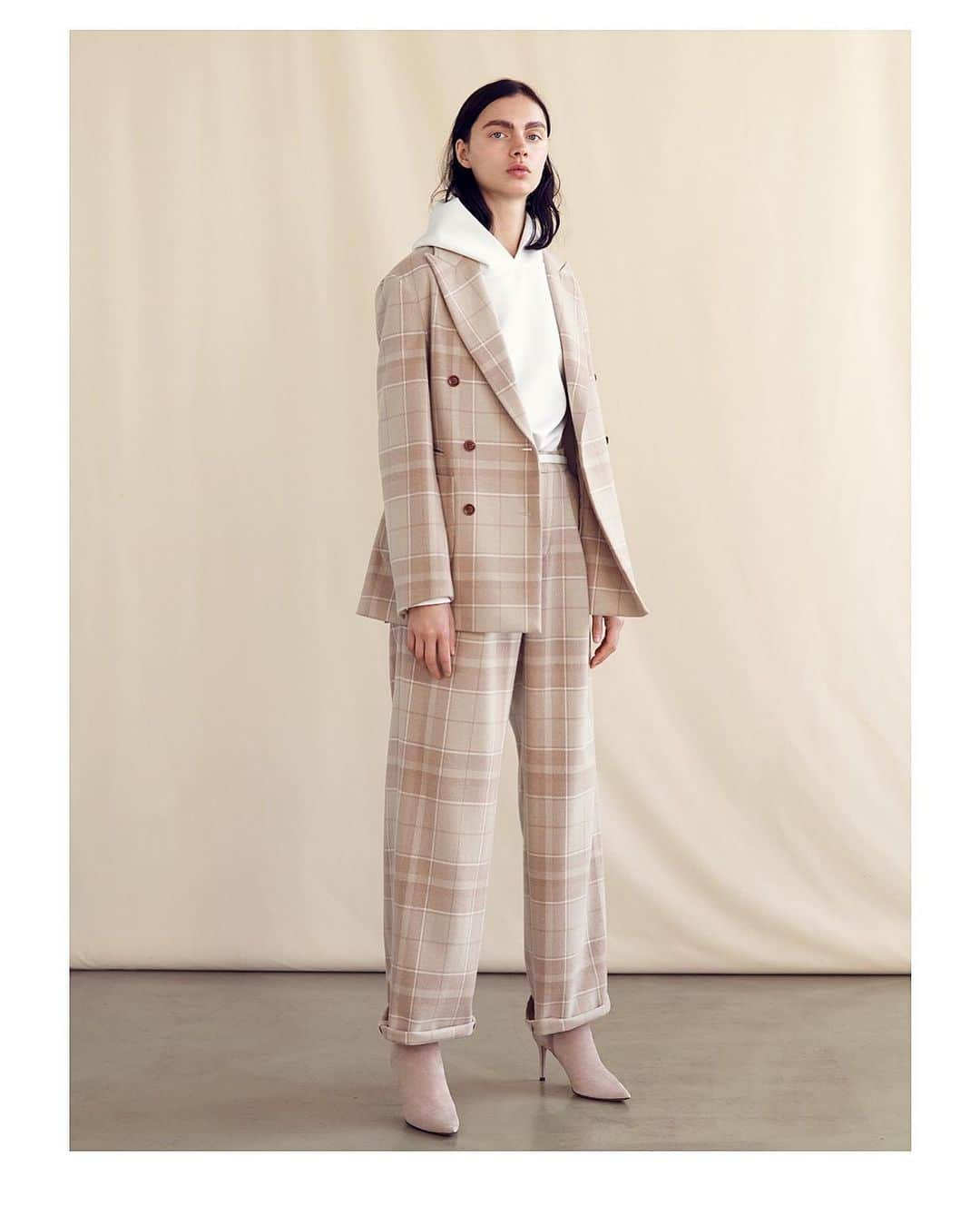 H/standard（アッシュ・スタンダード）さんのインスタグラム写真 - (H/standard（アッシュ・スタンダード）Instagram)「Winter collection 2019. " modern luxe cozy " Original plaid jacket and pants collaborated with @helder_tokyo .  #helder  #newstandard  #selectshop  #セレクトショップ #aw19collection  #aw19 #simplefashion  #instafashion  #instagood  #instafashionista」10月22日 23時55分 - stumbly.official