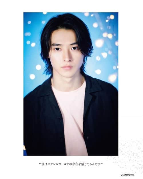 のインスタグラム：「Kento Yamazaki @kentooyamazaki 💙Junon 2019 october. . . . #山﨑賢人 #YamazakiKento #japanese #japanesemodel #jpn #japaneseboy #asianboy  #맞팔 #셀스타그램 #셀카 #얼스타그램 #데일리 #선팔 #인스타그램  #l4l #f4f  #like4like  #おしゃれ #オシャレ #いいね返し #フォロー #韓国人 #韓国 #セルカ #自撮り #ファッ」