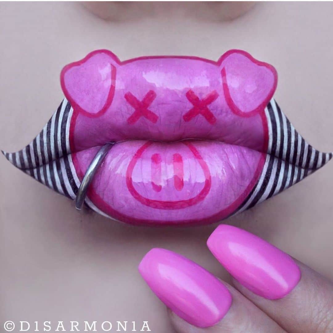 Jeffree Star Cosmeticsさんのインスタグラム写真 - (Jeffree Star CosmeticsInstagram)「Who’s ready for November 1st? 🐷🖤 We are less than two weeks away from the #SHANExJEFFREE Collection launch!! 💖 @d1sarmon1a used #velourliquidlipstick shades Queen Supreme, Prom Night, & Drug Lord to create these lips 🔥 #jeffreestarcosmetics」10月23日 0時28分 - jeffreestarcosmetics