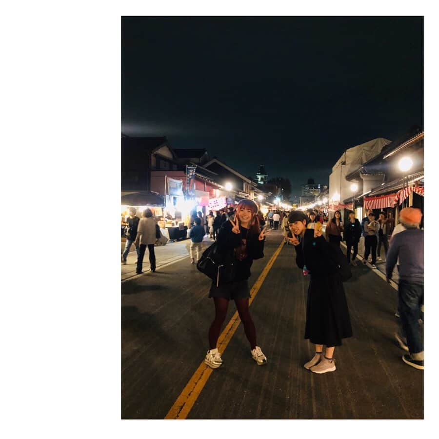 小原好美さんのインスタグラム写真 - (小原好美Instagram)「《成瀬さんと川越その3》 そのあとは氷川神社へお参りして鯛みくじを引きました。 なんと大吉！ 今年も楽しいけど来年も楽しくなればいいなぁ。  暗くなってきてお祭りはどんどん盛り上がってきました！ 熊野神社では岸さんや千葉くん、連雀町の皆さんにお会いして、そのあとは屋台を巡って成瀬さんと2人ではしゃいでました(^ ^) 連雀町の山車がやってきた時は、泣きそうなくらい感動して、ほんとに「小太郎くんだぁ」って思って見てしまいました。  そしてその山車を「月がきれい」の生みの親である岸監督が引っ張っていて更に感動。 私も引っ張りたい！笑  とっても楽しい一日でした♫ また来年も来れるといいなぁ。  成瀬さん、一緒に来てくれてありがとう。  おしまい♫  #川越まつり #私の大好きな場所 #月がきれい #スタプリ色の傘 #スタプリ映画ヒット祈願 #ひかララ #コメントありがとうございます」10月23日 0時25分 - konomi_kohara0628