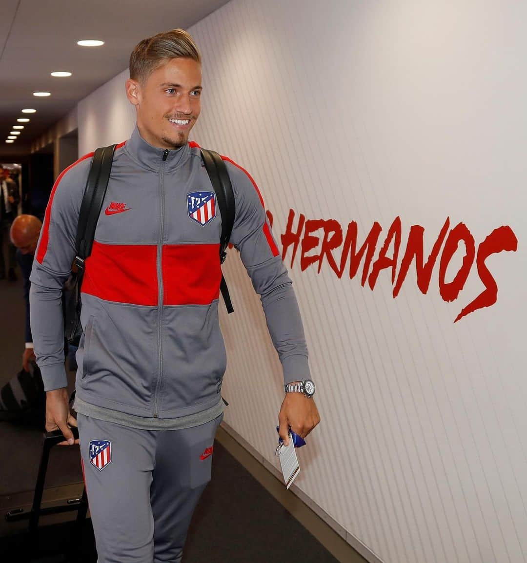 アトレティコ・マドリードさんのインスタグラム写真 - (アトレティコ・マドリードInstagram)「[🏟🏠] ¡Ya estamos aquí! ⚽ #AtletiB04 ⭐ #UCL 🔴⚪ #AúpaAtleti」10月23日 0時40分 - atleticodemadrid