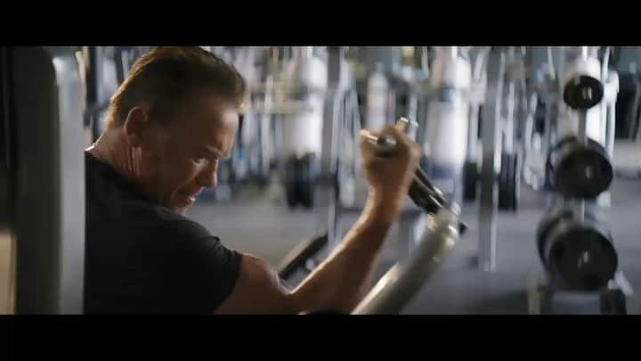 ポール・ジョージのインスタグラム：「The only thing that can stop @schwarzenegger from finishing a set of curls is meeting another @Terminator. #justanotherdayinLA #TerminatorDarkFate #ad」