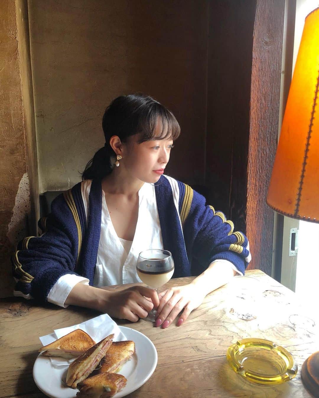 吉田佳菜さんのインスタグラム写真 - (吉田佳菜Instagram)「ㅤㅤㅤㅤㅤㅤㅤㅤㅤㅤㅤㅤㅤ ㅤㅤㅤㅤㅤㅤㅤㅤㅤㅤㅤㅤㅤ 東京で行ってみたかった喫茶店☕️ めっちゃ落ち着く空間やった❤︎ ㅤㅤㅤㅤㅤㅤㅤㅤㅤㅤㅤㅤㅤ 写真やと分かりにくいけど、ここの席 壁の間にすっぽり収まる形で面白かった笑 ㅤㅤㅤㅤㅤㅤㅤㅤㅤㅤㅤㅤㅤ ㅤㅤㅤㅤㅤㅤㅤㅤㅤㅤㅤㅤㅤ #喫茶店 #渋谷喫茶店 #cafelesjeux #オレグラッセ #クロックムッシュ ㅤㅤㅤㅤㅤㅤㅤㅤㅤㅤㅤㅤㅤ」10月23日 0時58分 - yshdkana