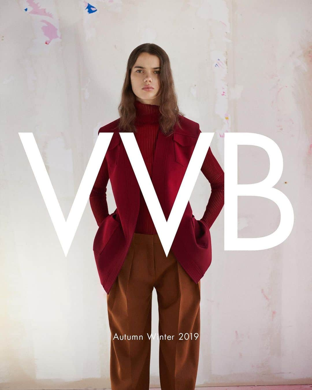 ヴィクトリアベッカムさんのインスタグラム写真 - (ヴィクトリアベッカムInstagram)「Colourblock knits and dresses, tailored tops and suiting from #VVBAW19 are filled energy for the bold. With cues to the 1970s, the designs come to life with a louche spirit on the street or the dancefloor. My favourite trouser, the high-rise, wide-leg palazzo, elongates for day or night with retro flair. x VB」10月23日 1時00分 - victoriabeckham