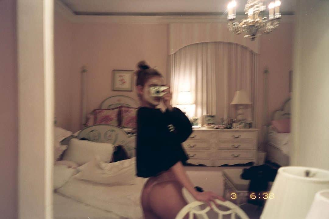 ニコラ・ペルツのインスタグラム：「girl things」