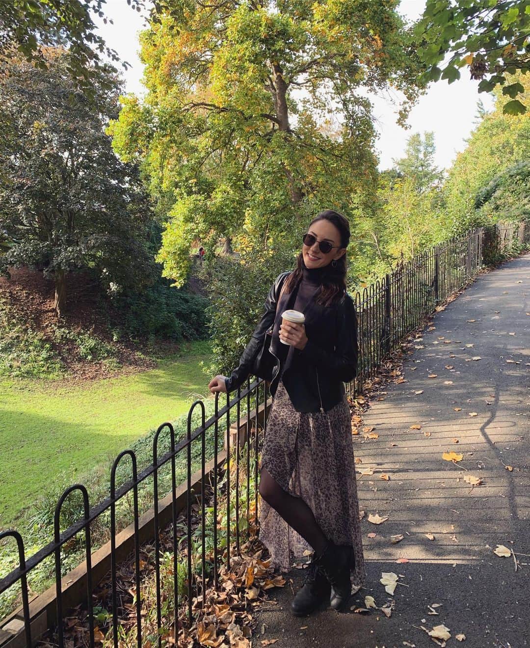 アナスタシア・オルソンのインスタグラム：「Autumn in Exeter 🍂」