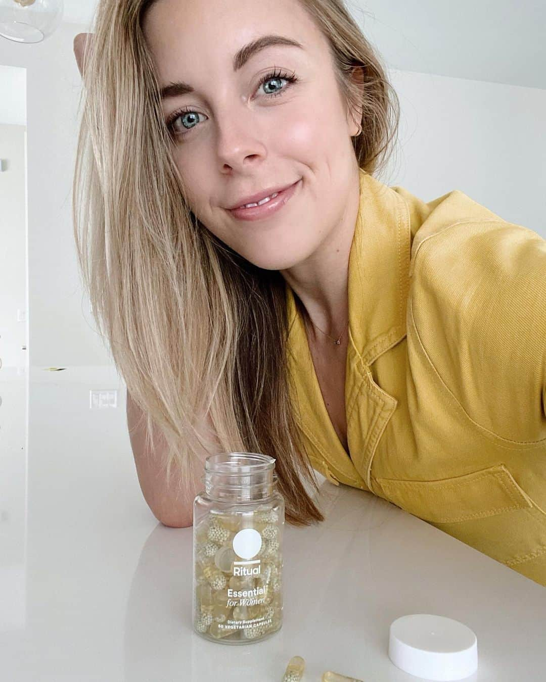 アシュリー・ワグナーさんのインスタグラム写真 - (アシュリー・ワグナーInstagram)「Taking my @ritual multivitamin every morning has become a staple in my morning routine. I love carving out a little time in the morning for ME, especially when it has to do with my health! Ritual’s Essential for Women is my favorite because it gives women nutrients they’re likely not getting enough of from their daily diets. Each vitamin contains 9 vital nutrients plus they are vegan & cruelty free!! You can get 10% off your first 3 months with code “ASHWAGNER”  #ritualpartner」10月23日 1時54分 - ashwagner2010