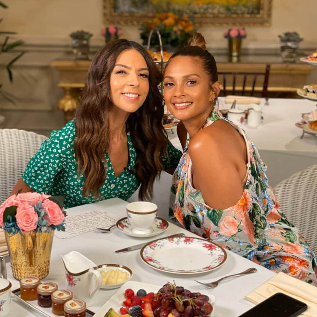 アリーシャ・ディクソンさんのインスタグラム写真 - (アリーシャ・ディクソンInstagram)「Catch part 1 of my interview with the lovely @officialterriseymour on @lorraine tomorrow morning talking all things LA, @agt #champs & more! 🥂」10月23日 2時00分 - aleshaofficial