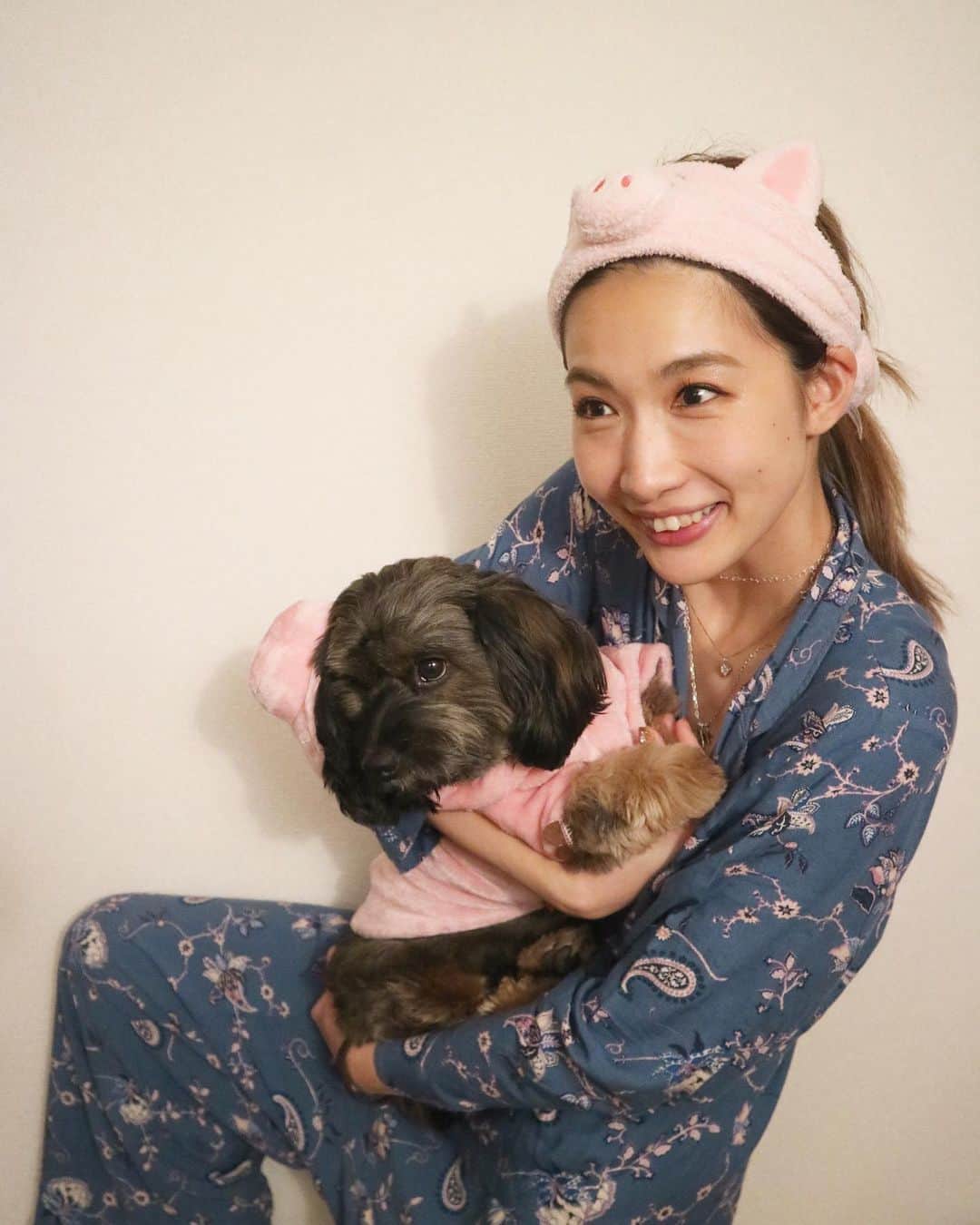 中嶋イッキュウのインスタグラム：「高校の友達がうちに泊まりにきたのでみんなでパジャマパーティーをしました #人生ゲームを10時間以上やった #高校の友達スッキリのインタビューされてた #放送されてた #わろた」
