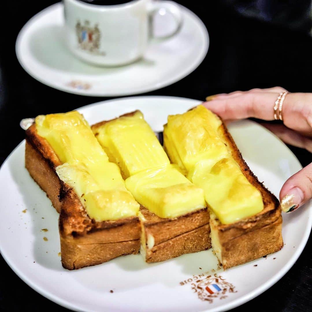 きょん。さんのインスタグラム写真 - (きょん。Instagram)「. .  フランソワ喫茶室  京都、 濃いもの、 チーズ、 喫茶店。  この4拍子を 求めるのなら ここのこれが おすすめです。  #フランソワ喫茶室 #kyoto#cheese#kyototrip」10月23日 7時31分 - kyon_tokiiro