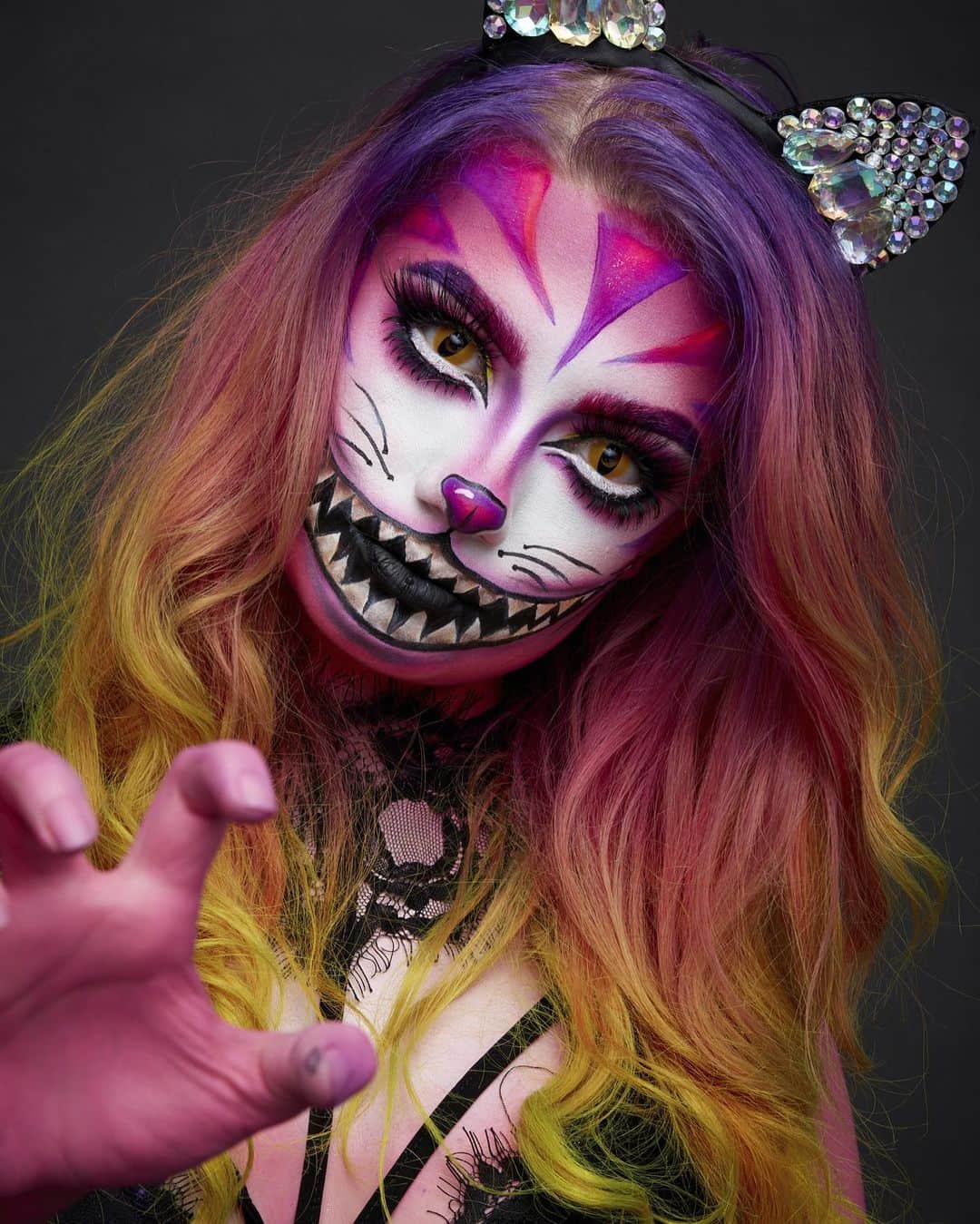 NYX Cosmeticsさんのインスタグラム写真 - (NYX CosmeticsInstagram)「We're all mad here 🌀 #FACEAwardsUK winner @illumin_arty transforms herself into the Cheshire Cat using our Vivid Brights Creme Colours + Ultimate Shadow Palette in 'Brights' + Epic Ink Liner + Sweet Cheeks Creamy Powder Blush 💕 || #nyxcosmetics #nyxprofessionalmakeup #wonderlandafterdark #cruetyfreebeauty」10月23日 2時10分 - nyxcosmetics