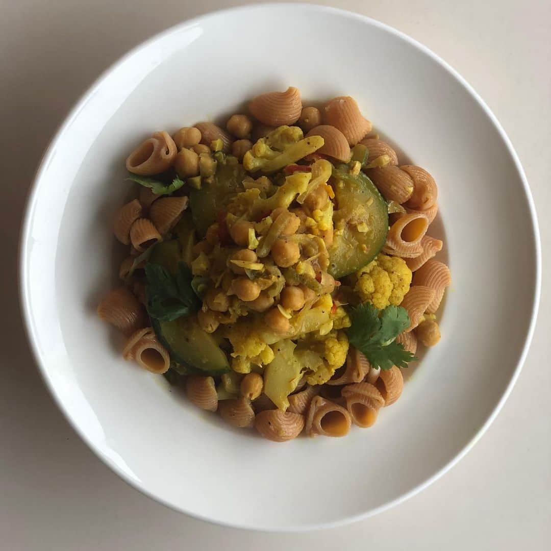 Angela Simmonsさんのインスタグラム写真 - (Angela SimmonsInstagram)「Purposeful meals :  Vegan Meal 🥘  @cheflexgrant !!! Would you guys like me to share my food recipes ? Do some cooking tutorials along side my chef ? Cookbook ? Share your thoughts @purpose_app 💞」10月23日 2時11分 - angelasimmons