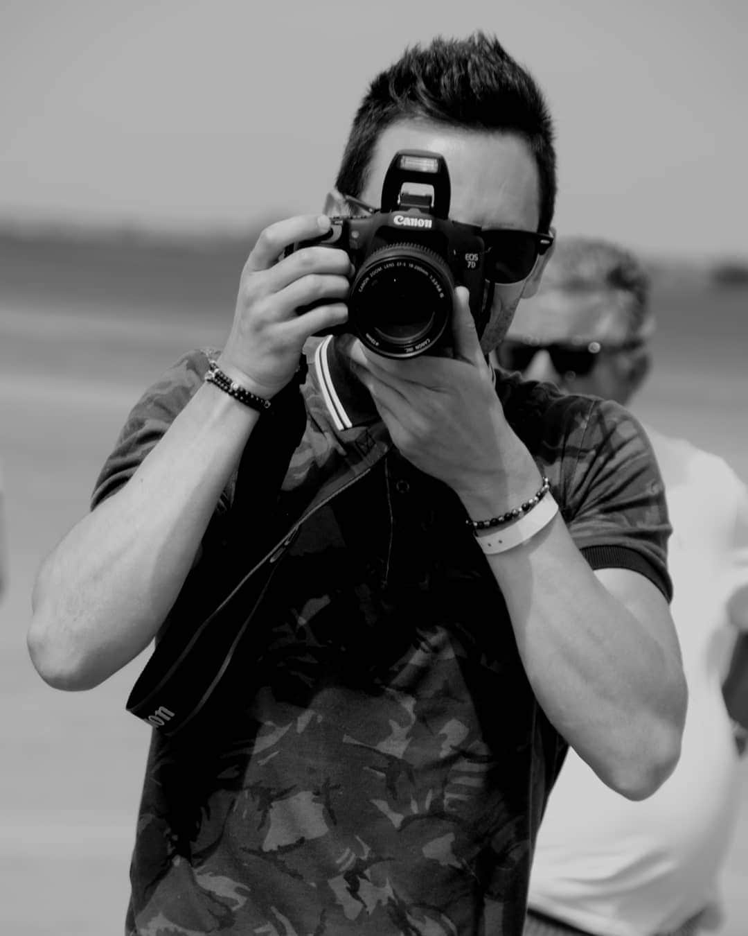 ジョアン・モンテイロのインスタグラム：「Catch and get caught 📷📸😎 #summer#holidays#hobby#fun」