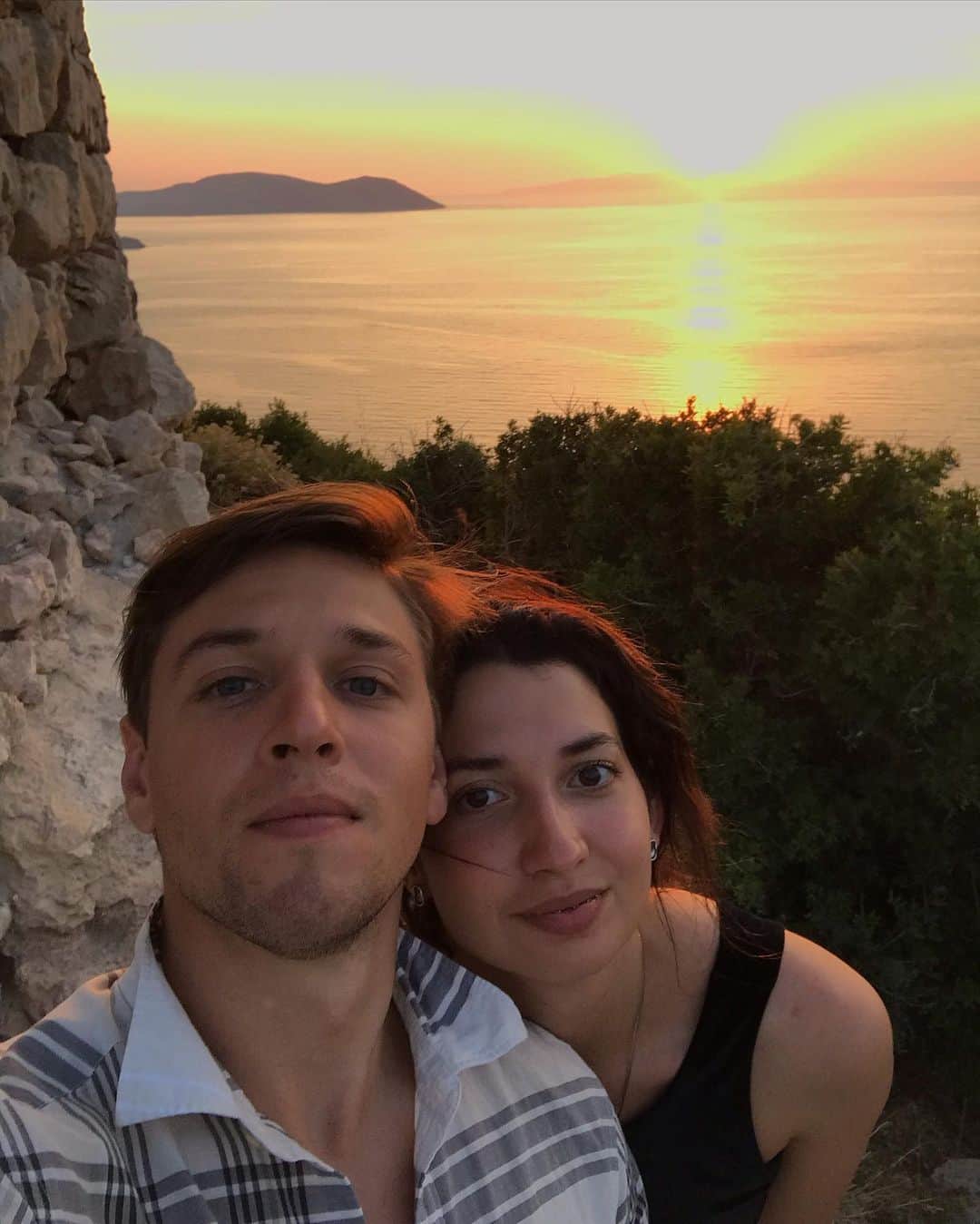 クセニヤ・モニコのインスタグラム：「🧡 until the end of the sunsets...」