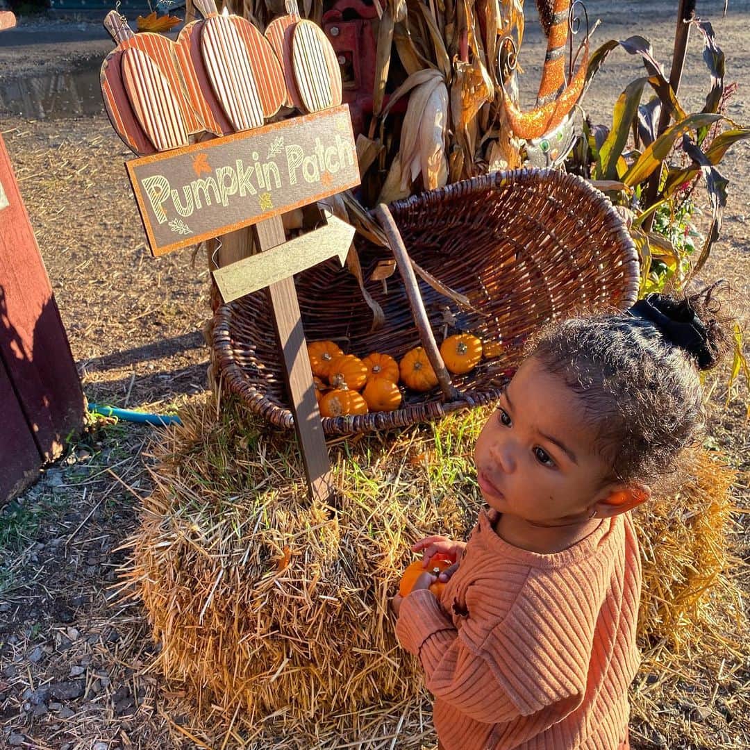 シャネル・イマンのインスタグラム：「The cutest pumpkin of them all 🍁🍂 🎃」