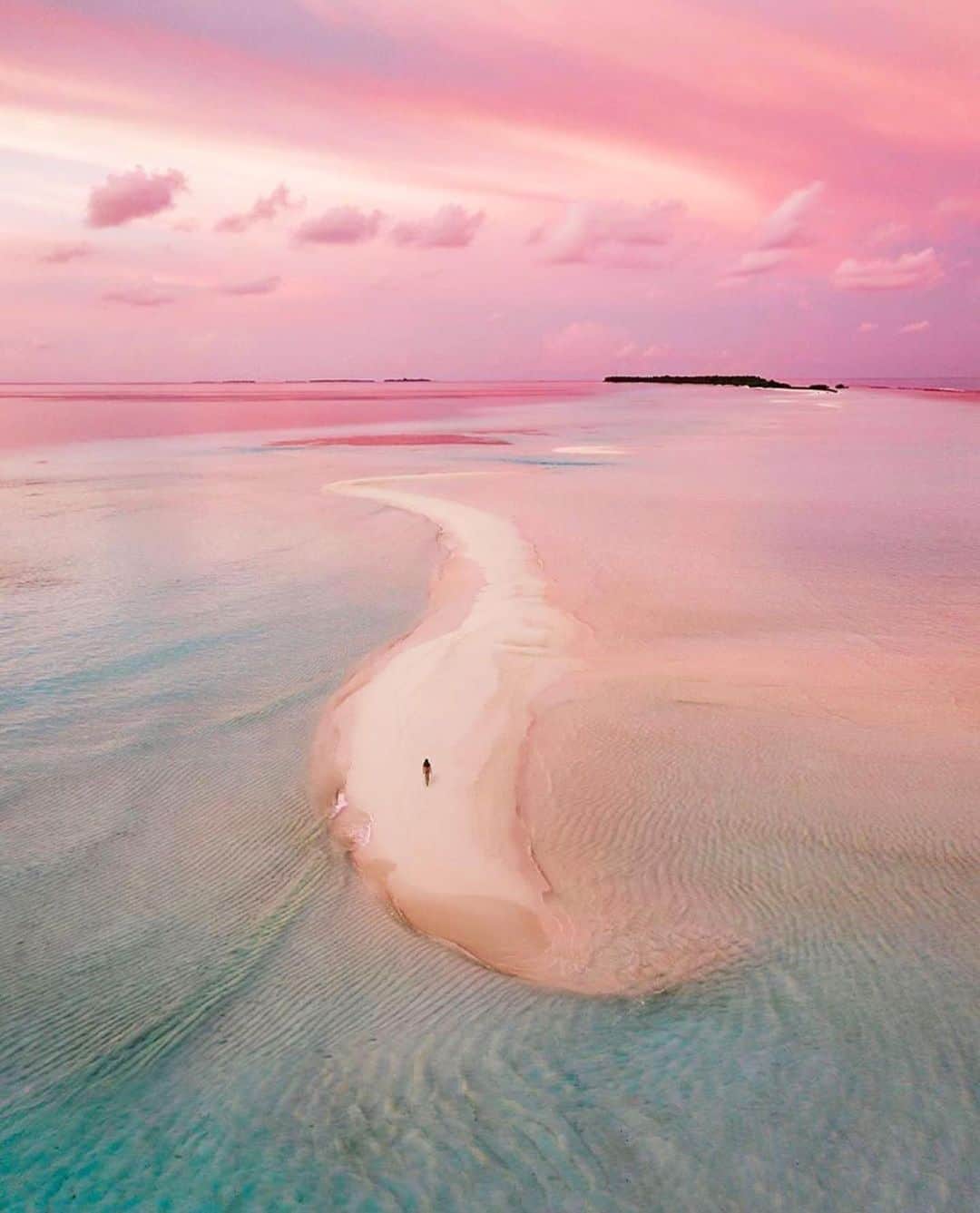 Wonderful Placesさんのインスタグラム写真 - (Wonderful PlacesInstagram)「Stunning sunset in Maldives ✨💖💖💖✨ . Picture by ✨✨@tiffpenguin✨✨ #wonderful_places for a feature 💖」10月23日 3時31分 - wonderful_places