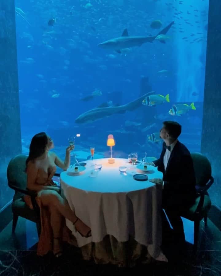 Katy Esquivelのインスタグラム：「Toda historia de amor es bonita pero la nuestra es mi favorita ❤️ ••• Etiqueta a quién llevarías a una cena romántica bajo el agua💧」