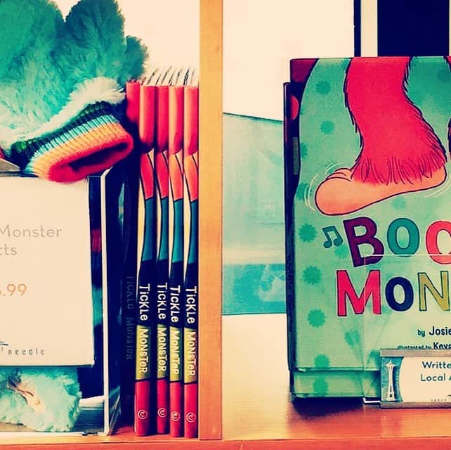 ジョシー・ビセットのインスタグラム：「#Boogiemonsterbook #ticklemonster book @seattlecenter #josiebissett #childrensbooks #laughter #dancing」