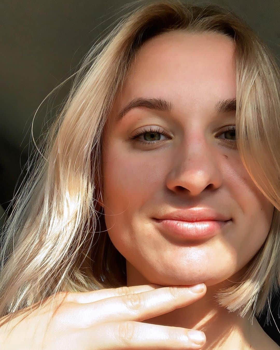 マデリン・グローヴスのインスタグラム：「Got a fresh cut, straight out da salon bih」