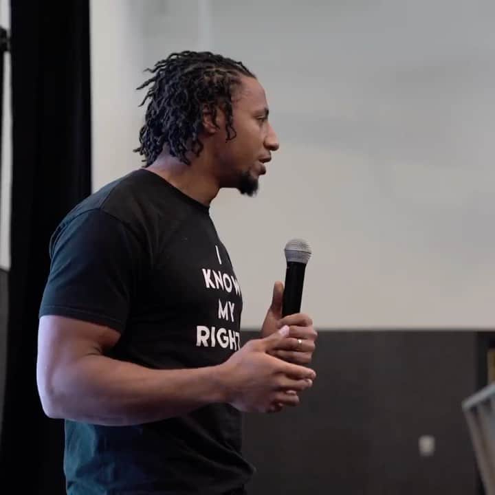 コリン・キャパニックのインスタグラム：「My Brother @e_reid35 in Atlanta working for the people on his bye week! ✊🏾 #RP @yourrightscamp "Any moves you make, do it together because you have power in yourself but you have more power together" - Thank you to our brother @e_reid35 for the continued partnership to our camps. Your unwavering support, leadership, and contributions are far too many to list. We cannot thank you enough for all that you and your family do for our people. 🙏🏾🙏🏾🙏🏾 #KnowYourRightsCamp #KYRCAtlanta · 🎥: @gettin_visual_with_uchenna  @nespinole  @relrelrelrel  @ravisionmedia」
